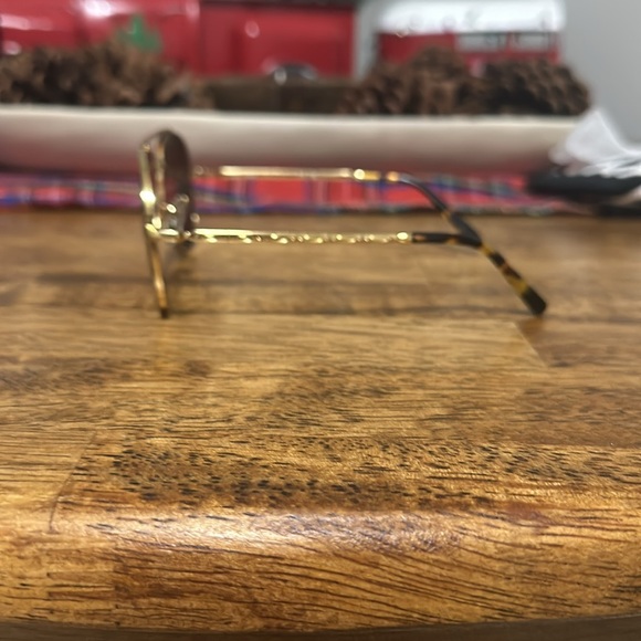 Practically new because I bought for my fiancée and he never wore them - Picture 4 of 4